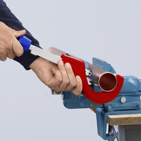 KNIPEX TubiX труборез для стали и цветных металлов, резец 6 - 35 мм (1/4"-1 3/8"), толщина стенок до 2 мм - фото №4 KNIPEX TubiX труборез для стали и цветных металлов, резец 6 - 35 мм (1/4"-1 3/8"), толщина стенок до 2 мм фото
