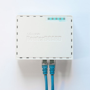 MikroTik hEX (RB750Gr3) 5-портовий маршрутизатор - фото №4 MikroTik hEX (RB750Gr3) 5-портовий маршрутизатор фото