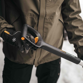 Fiskars X-series (1057189) - Телескопічний скрепер для збирання снігу Ціна
