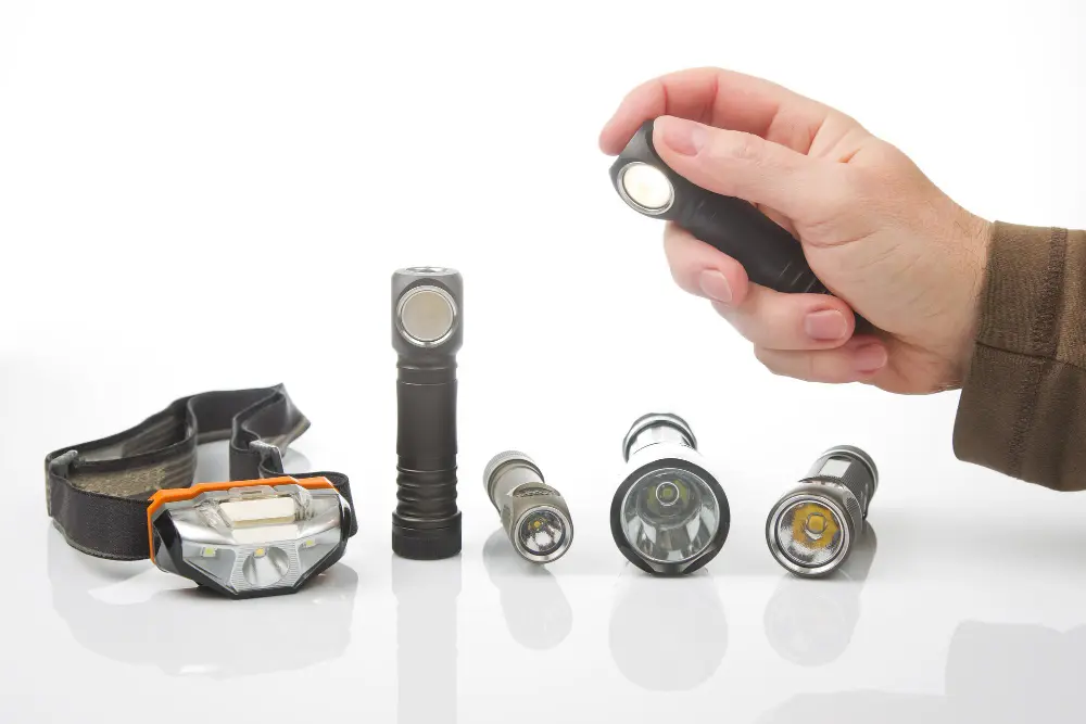 Различные типы LED-фонарей: налобный, ручной, мини, угловой – выбор по размеру, яркости и назначению