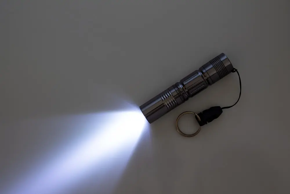 Компактный LED-фонарь-брелок с металлическим корпусом и лучом – выбор EDC-моделей по типам, размеру и яркости